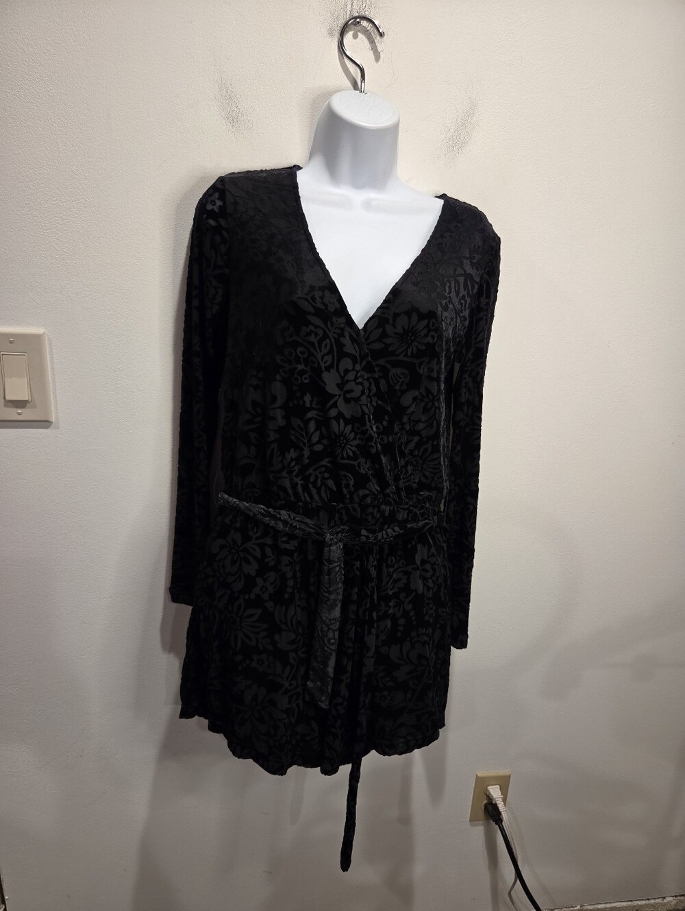 Saylor Size Xs Whimsigoth Burn Out Velvet Floral Romper